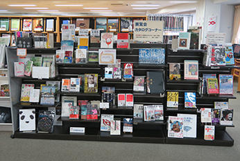 リスタ(新着図書展示コーナー)